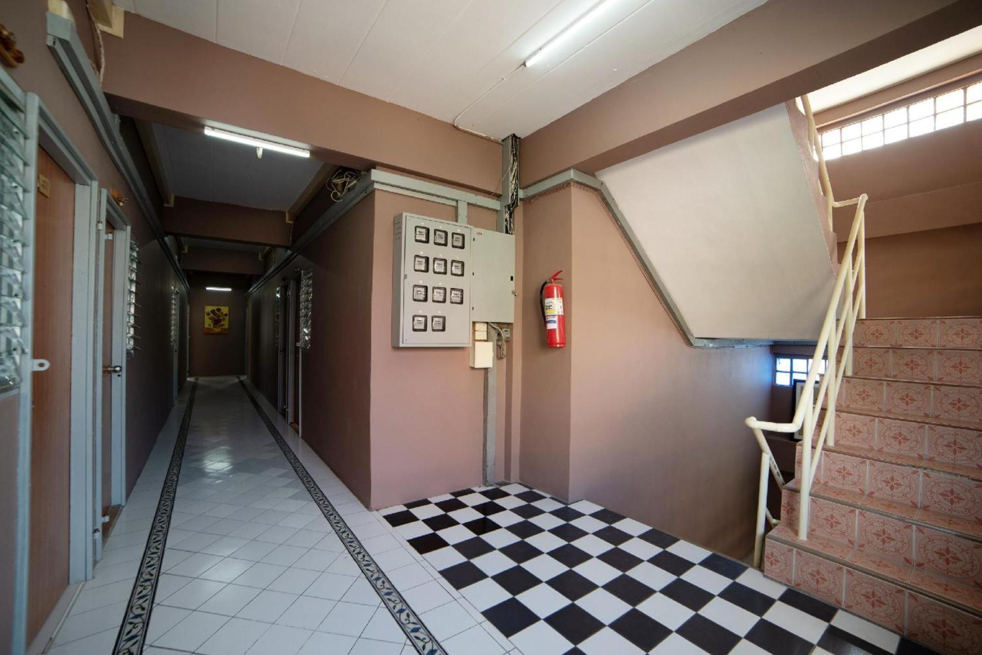 Sukhum Sukhumvit-Onnut Guest House Bangkok Exterior photo
